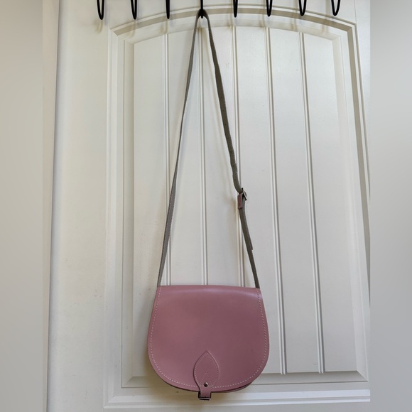 Zachels Pink Leather Saddle Bag Crossbody Purse. 9.5” by 7.5” by 2.5” - Picture 2 of 9